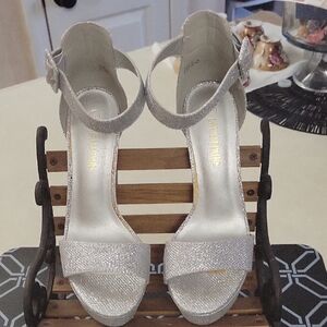 Elegant Silver Women’s Sandals